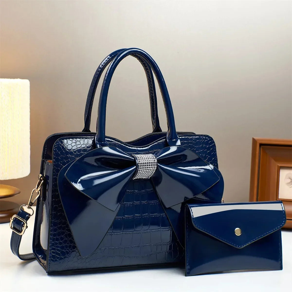 Handtasche mit Schleifenverzierung