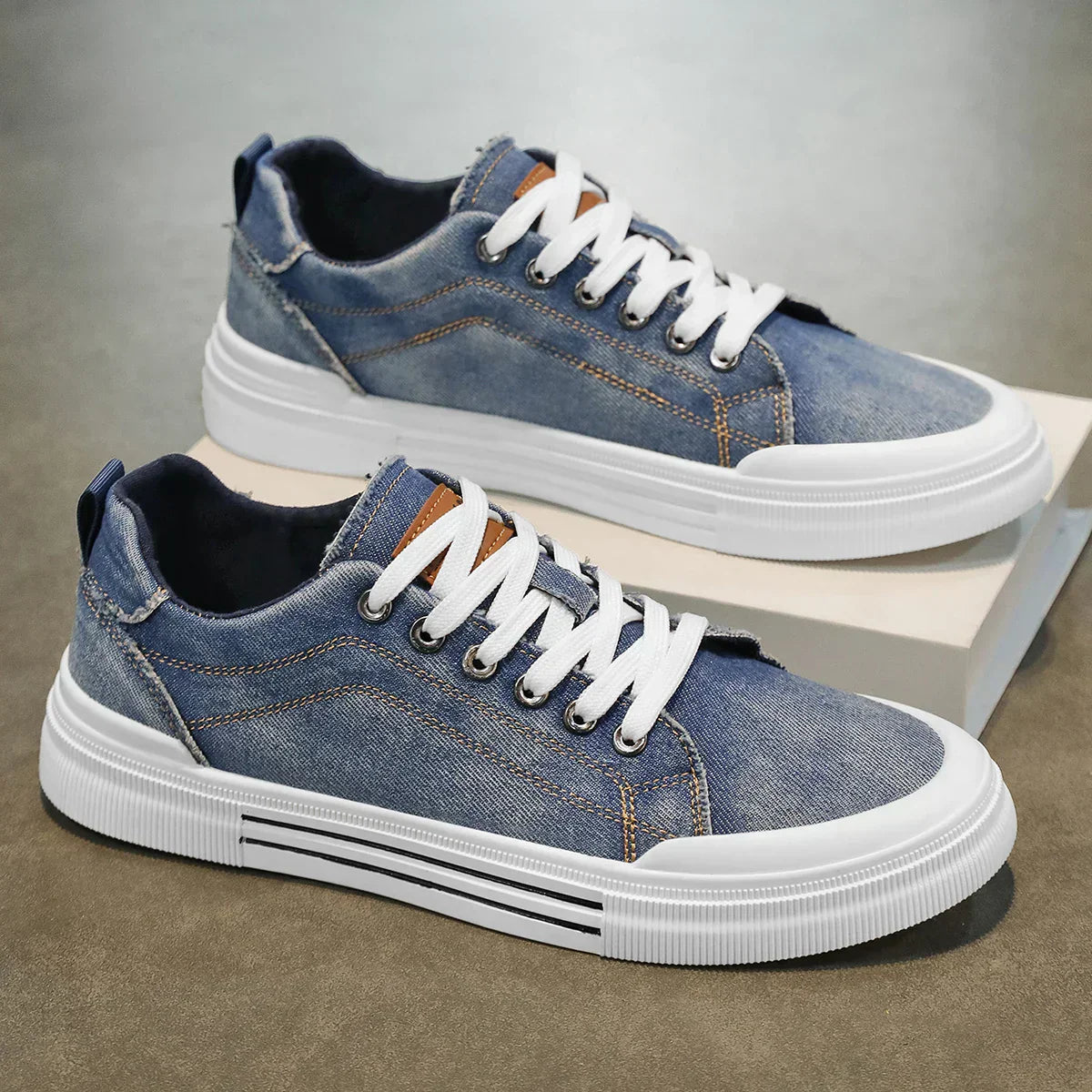 Baskets en jean indigo