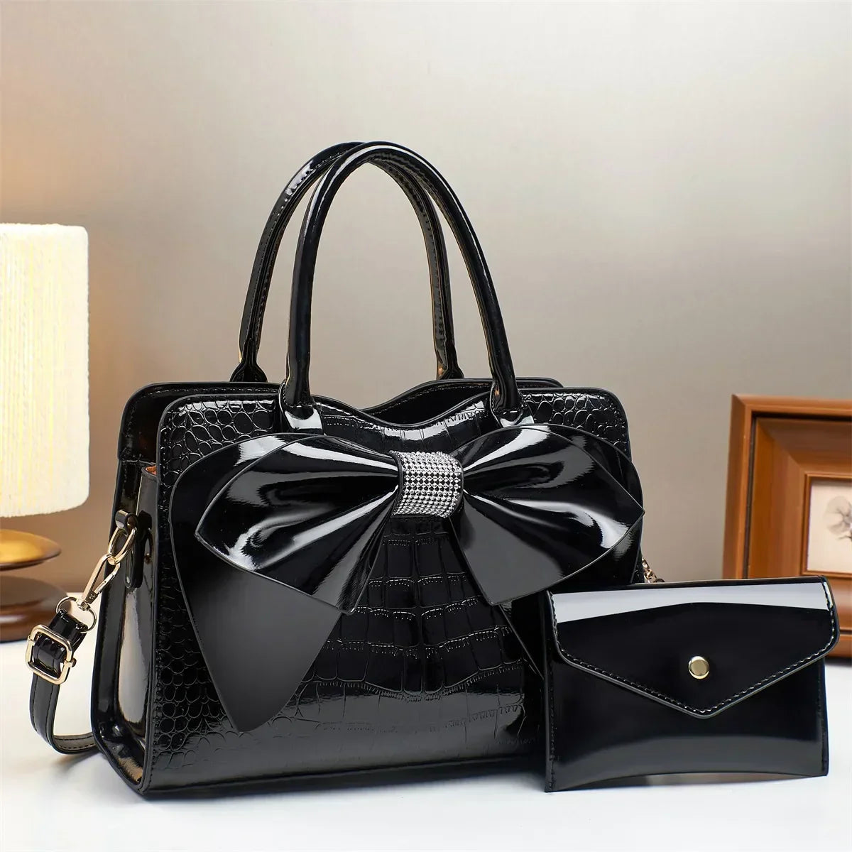 Handtasche mit Schleifenverzierung