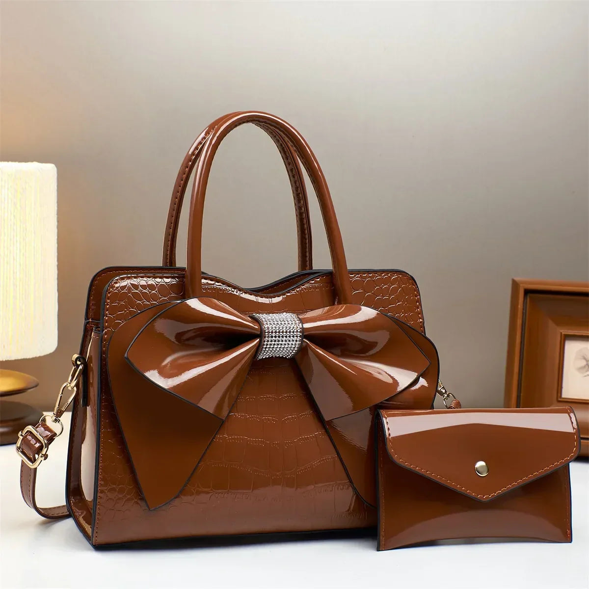 Handtasche mit Schleifenverzierung
