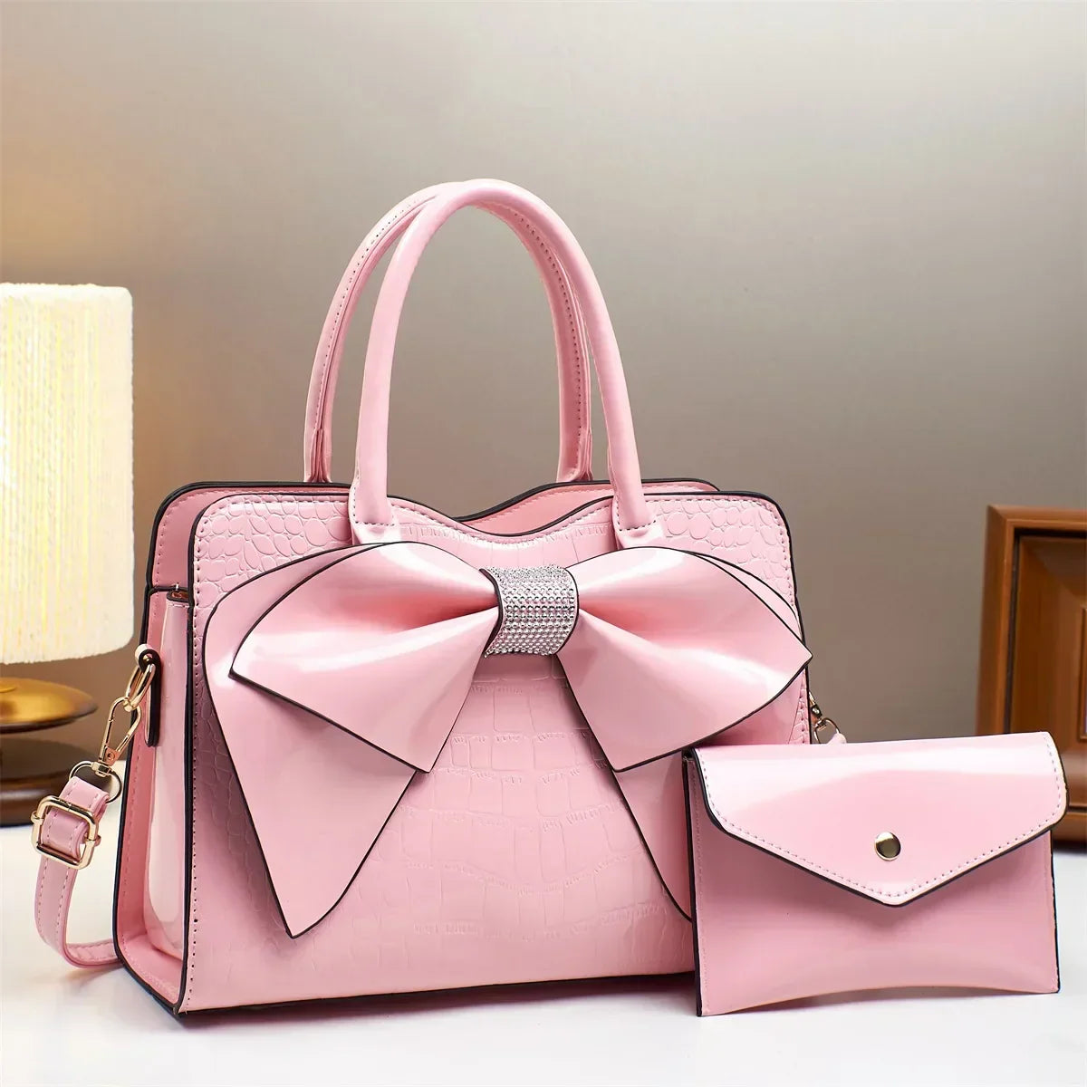Handtasche mit Schleifenverzierung