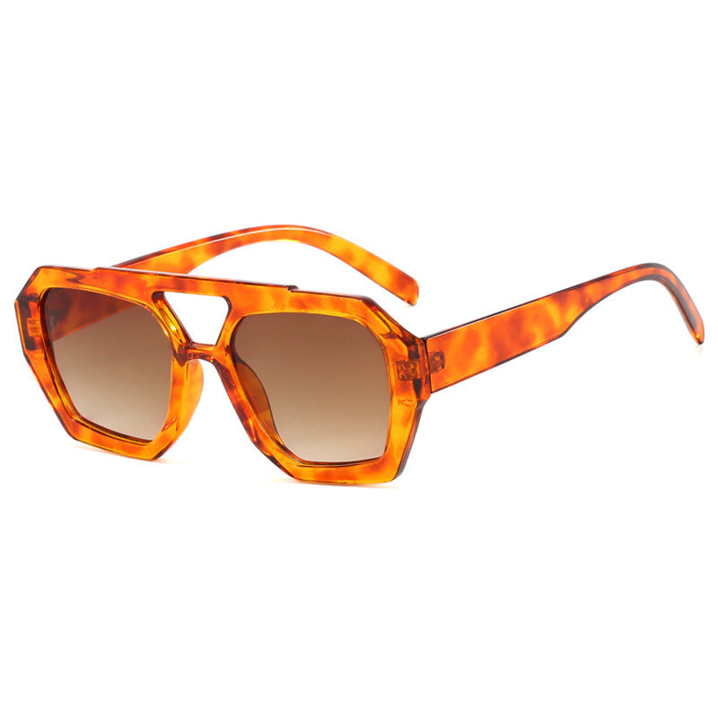 Übergroße Sonnenbrille mit Leopardenmuster