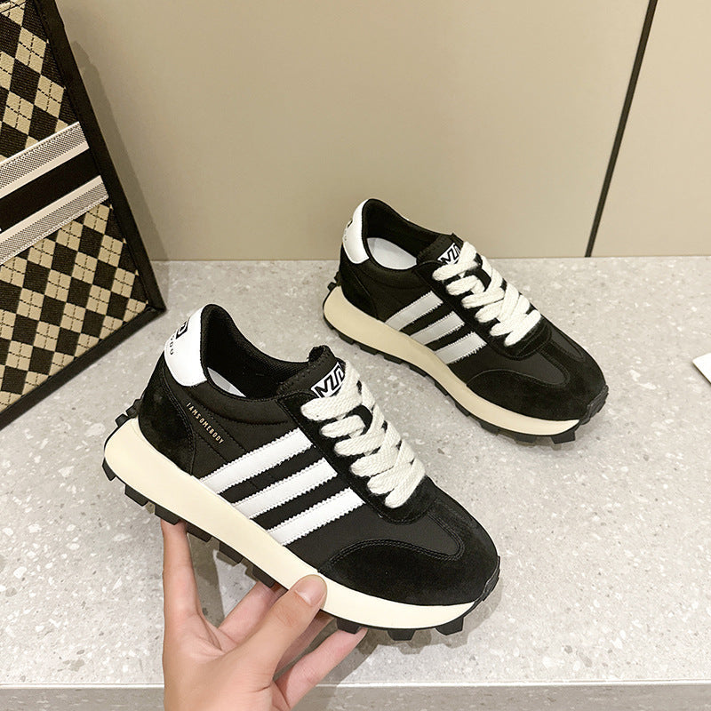 Vielseitige Retro-Sneakers – Stilvolle Erhöhung